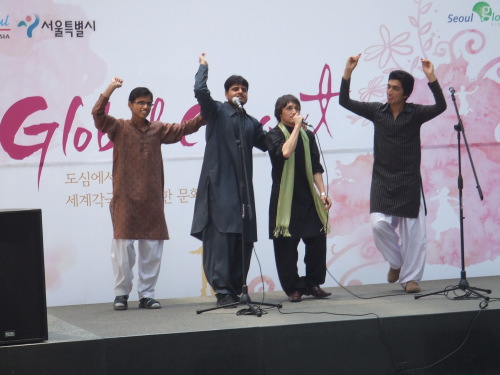 Pakistani students in Seoul dance to Pakistani traditional music as part of Seoul Global Center’s Global Concert series in Mugyo-dong, Seoul. (Seoul Global Center)