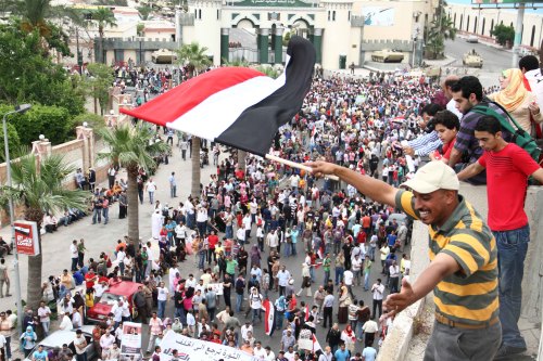Egyptian protesters carry national flags and banners as they call for the replacement of the ruling Armed Forces Council by a civilian council during a rally in the port city of Alexandria, Egypt, May 27, 2011. (Xinhua-Yonhap News)
