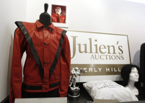 Auction items that belonged to Michael Jackson are displayed at Julien’s Auctions in Beverly Hills, California on May 26. (AP-Yonhap News)