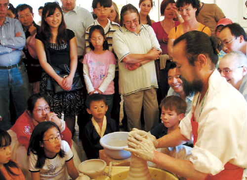 A pottery class during the 2007 Korean festival (Mujin)