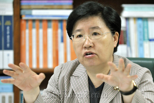 Kim Hye-Seong, a lawmaker of the Future Hope Alliance, speaks about multicultural Korea. (Yang Dong-chul/The Korea Herald)