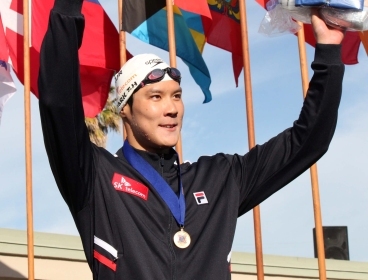 Park Tae-hwan, of South Korea, poses after he wins the 200-meter freestyle during swimming finals of the Santa Clara International Grand Prix in Santa Clara, Calif., Saturday, June 18, 2011. (Yonhap)