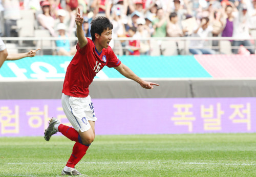 Korea U23 team midfielder Kim Tae-hwan celebrates after scoring against Jordan on Sunday. (Yonhap News)
