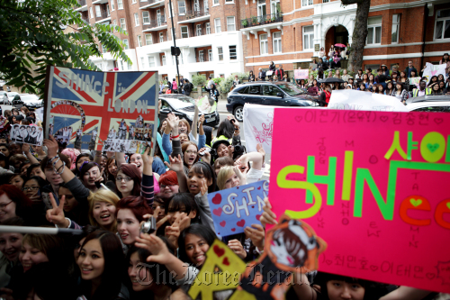 Fans of SHINee cheer in front of Abbey Road Studios in London on Sunday. (SM Entertainment)