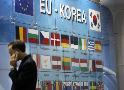 A glass board inscribed with the national flags of Korea and EU member-countries stands in a fair to mark the ratification of the Korea-EU FTA in Seoul in March. (Yonhap News)