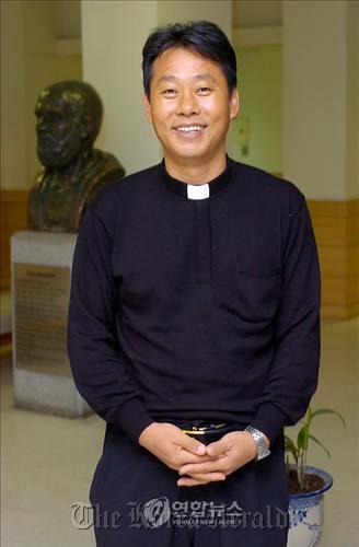The late Catholic priest Lee Tae-seok (Yonhap News)