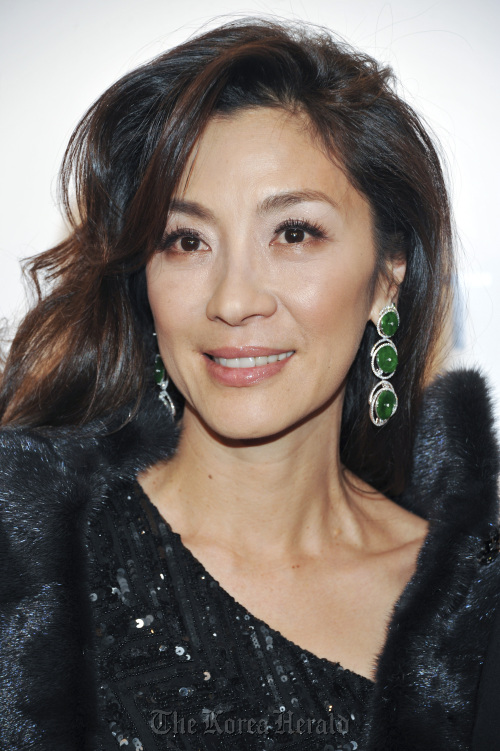 Officials in Myanmar say the military-backed government has deported Hollywood actress Michelle Yeoh, who stars as pro-democracy leader Aung San Suu Kyi in an upcoming movie.(AP-Yonhap News)