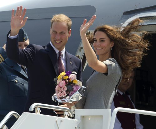 Prince William and Kate, the Duke and Duchess of Cambridge, wave as they board their plane as they leave Ottawa, Ontario , en route to Montreal as they continue their Royal Tour of Canada Saturday, July 2, 2011. (AP-Yonhap News)