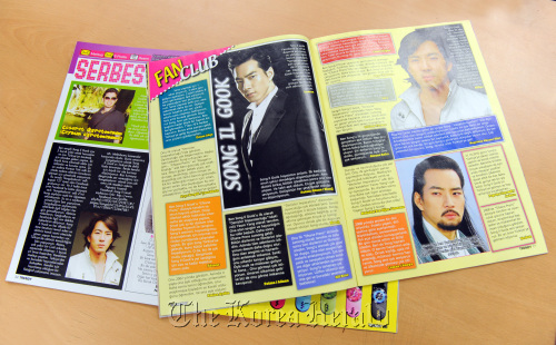 Popular Turkish entertainment magazines feature articles on actor Song Il-gook