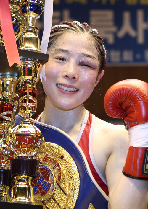 Kim Ju-hee celebrates her win on Saturday. (Yonhap News)