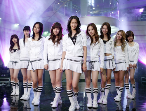 Nine-member female group Girls’ Generation is to hold concerts on Saturday and Sunday at the Olympic Park Gymnasium in Seoul. (File photo/The Korea Herald)