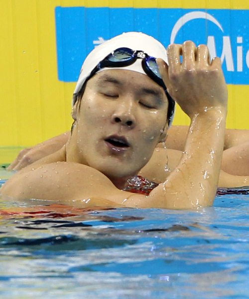 South Korean swimmer Park Tae-hwan shows his disappointment after finishing forth in the 200 m freestyle at the World Championships in Shanghai on Tuesday. (Yonhap News)