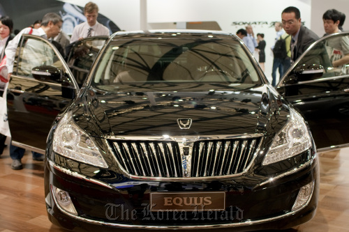 People examine a Hyundai Motor Co. Equus sedan at the Auto Shanghai 2011 car show. (Bloomberg)