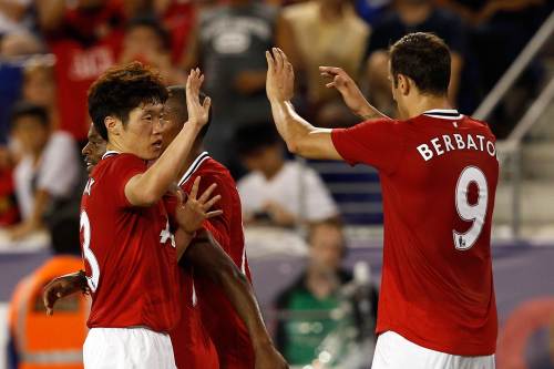 Park Ji-sung (left) and Dimitar Berbatov of Manchester United are looking to start strong in the English Premier League. (AFP-Yonhap News)