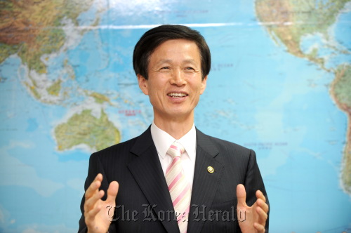 Korea Forest Service Minister Lee Don-koo