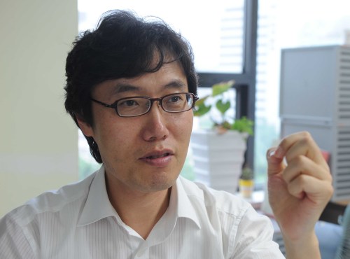 Lee Ki-young, director of policy planning for baby boomers in retirement at the Ministry of Health and Welfare, speaks to The Korea Herald. (Lee Sang-sub/The Korea Herald)