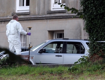 British forensic police attend the scene after six people were killed in a knife attack, Sunday, in St Helier, Jersey, England. A man is reported to have been arrested Sunday on suspicion of fatally stabbing six people, including two young children, two men and two women, on the British island of Jersey, police said, and unidentified neighbors declared that the incident may have involved members of the same family. (AP- Yonhap News)
