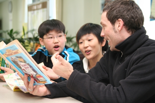 A native English teacher at the National Institute for International Education in Seoul. (Yonhap News)