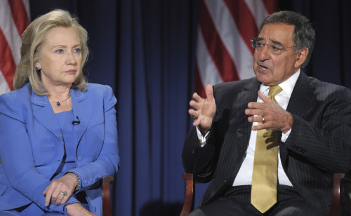 U.S. Defense Secretary Leon Panetta, with State Secretary Hillary Clinton, speaks in Washington on Tuesday. (AP-Yonhap News)