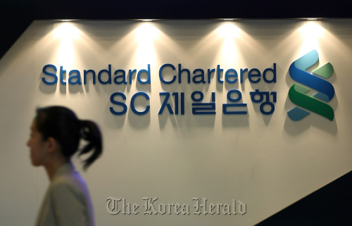 The Standard Chartered First Bank Korea Ltd. logo at the company’s headquarters in Seoul. (Bloomberg)