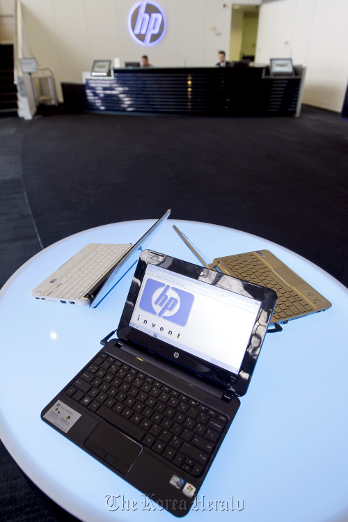 Hewlett-Packard Co. laptop computers sit on display in the lobby at the company’s headquarters in Palo Alto, California. (Bloomberg)