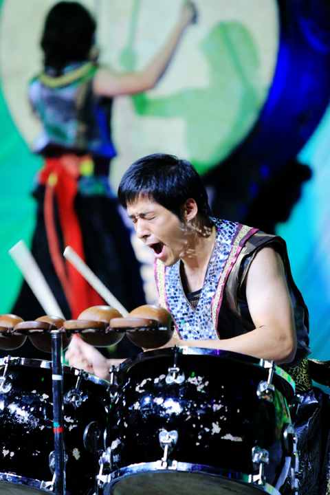 A performer plays drums during the 2010 Seoul Drum Festival (Seoul Metropolitan Government)