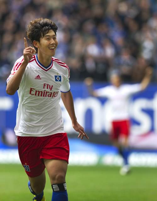 Hamburg forward Son Heung-min celebrates his goal against FC Cologne on Saturday. Hamburg lost 4-3. (AFP-Yonhap News)