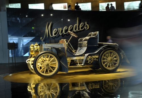 The Mercedes Simplex from 1902 is exhibited at the Mercedes-Benz Museum in Stuttgart on July 27. (AFP-Yonhap News)