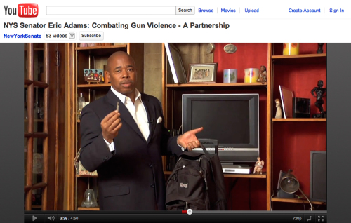 In this image made from video posted on YouTube on Nov 15, 2010, New York State Sen. Eric Adams gives parents tips on how to search their children’s bedrooms for drugs and weapons. (AP-Yonhap News)