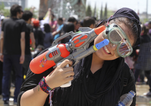 In this picture taken on Friday, July 29, an Iranian woman poses with her water gun, during water fights at the Water and Fire Park in northern Tehran, Iran (AP-Yonhap News)