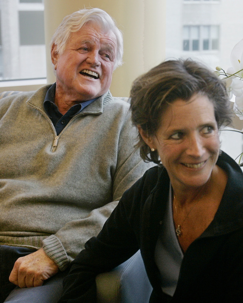 Sen. Edward M. Kennedy smiles as he sits with his daughter Kara Kennedy (right) in a family room at the Massachusetts General Hospital in Boston in May 2008. (AP-Yonhap News)