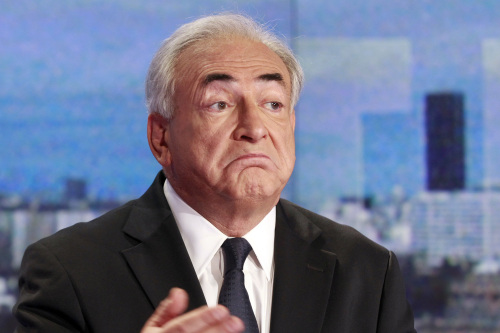 Ex-IMF chief Dominique Strauss-Kahn looks on before TV interview in France on Sunday. (AP-Yonhap News)