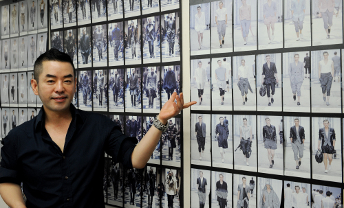 Jung Wook-jun poses at his office in Sinsa-dong, central Seoul. (Lee Sang-sub/The Korea Herald)
