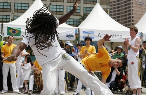 Munair Simpson vies against a rival capoeirista at an event in Seoul. (CDO Seoul)
