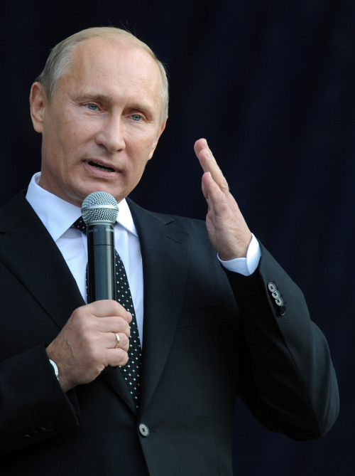 Vladimir Putin gives a speech at a youth event in Nizhny Tagil, Russia on Sept. 9. (Itar-Tass-Yonhap News)