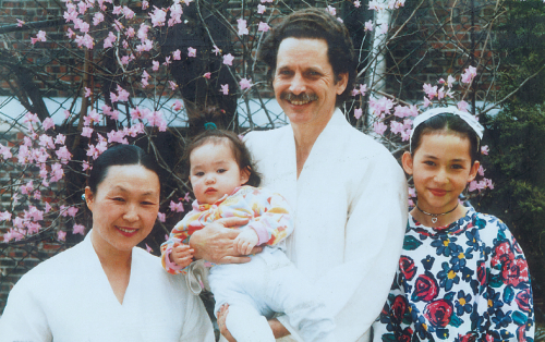 A family photo of Seligson with his wife and two daughters in Korea in the early 1980s. (Fred Jeremy Seligson)
