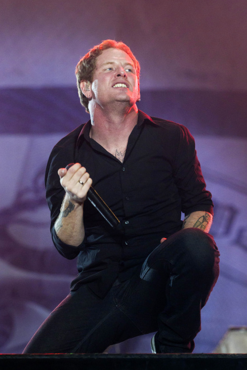 Stone Sour’s lead vocalist Corey Taylor performs at the Rock in Rio music festival in Rio de Janeiro, Brazil, Saturday. (AP-Yonhap News)