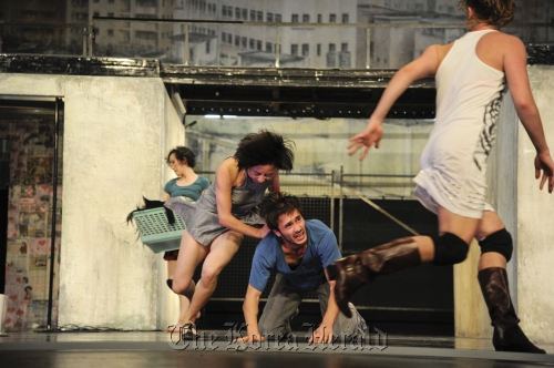 A scene from German multidisciplinary show “Megalopolis,” the opener for the 2011 Seoul Performing Arts Festival. (Choe Young-mo)