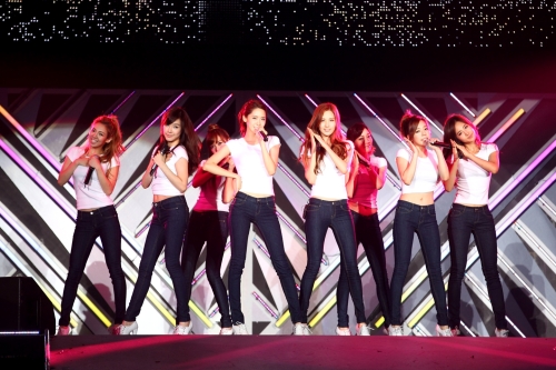 Girls’ Generation perform in Taipei, Taiwan in September. (Yonhap News)