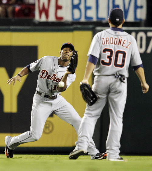 Detroit Tigers center fielder Austin Jackson misses a fly ball during Game 1 of the ALCS. (AP-Yonhap News)