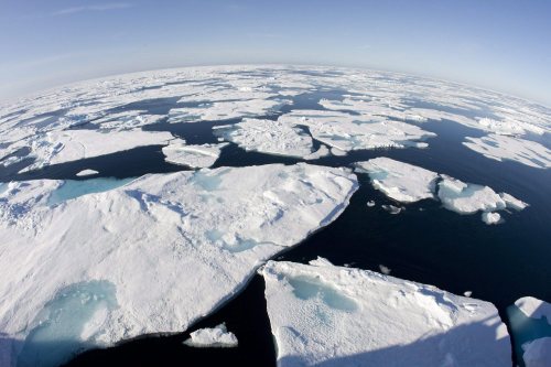 In this July 10, 2008 photo, ice floes float in Baffin Bay above the arctic circle seen from the Canadian Coast Guard icebreaker Louis S. St-Laurent. Climate change will be costing Canada and its people about $5 billion a year by 2020, a groundbreaking analysis for the federal government warns. (AP-Yonhap News)