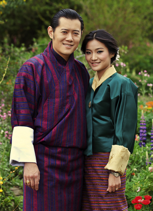 In this May 7, 2011 file photo provided by Bhutan`s Royal Office for Media, Bhutan`s 31-year-old Oxford-educated monarch Jigme Khesar Namgyal Wangchuck (left) poses with his fiance 20-year-old Jetsun Pema, a student at London`s Regent College, in Thimphu, Bhutan. The monarch of the Himalayan kingdom plans to marry his fiance on Thursday. (AP-Yonhap News)