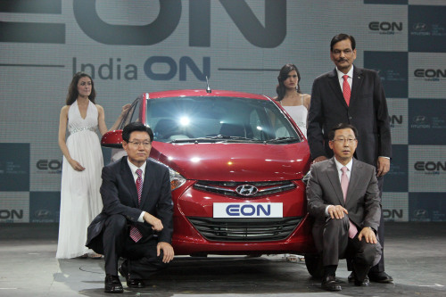 Hyundai Motor unveils the Eon, its cheapest model in India, on Thursday. (Yonhap News)