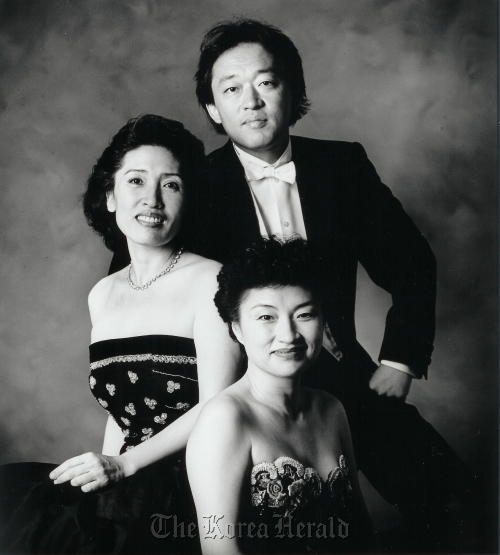 The Chung Trio (clockwise from the top) pianist and conductor Chung Myung-whun, cellist Chung Myung-wha and violinist Chung Kyung-wha. (CMI Korea)