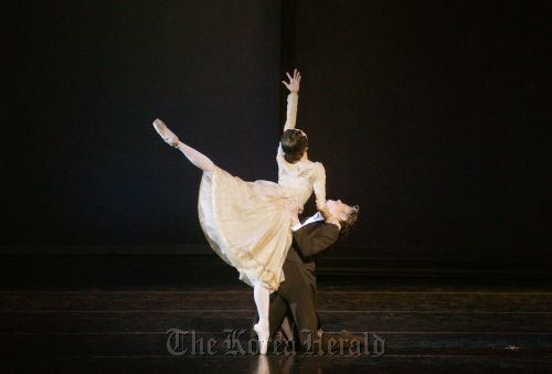 A scene from Universal Ballet Company’s “Onegin.”(UBC)