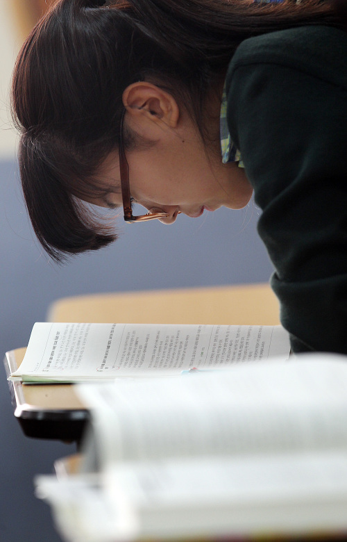 A student studies for an annual state-run test for college admission. (Yonhap News)