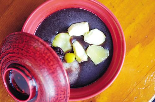 Danpatjuk is a trademark dessert of Seoul’s Second Best Place in Samcheong-dong. (Park Hae-mook/The Korea Herald)
