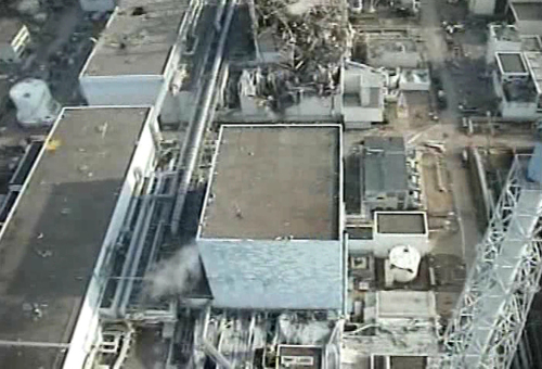 Reactor building at the Fukushima Dai-ichi nuclear power plant is seen in Fukushima Prefecture, Japan on April 10. (AP-Yonhap News)