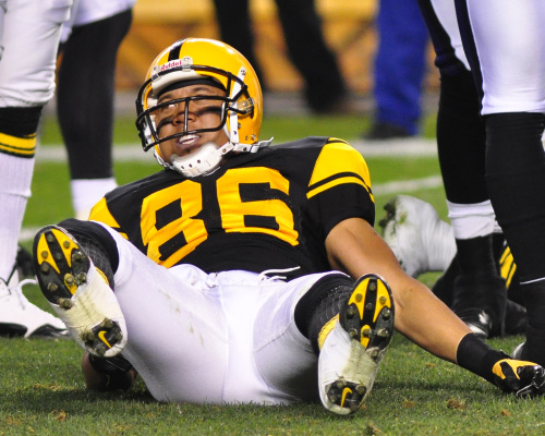 Pittsburgh Steelers wide receiver Hines Ward tries to get up after making a block on Sunday. (UPI-Yonhap News)