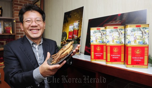 Youn Chung-kwang, CEO of Sam Heung, shows dried ginseng at his office in Gimpo, Gyeonggi Province. (Park Hae-mook/The Korea Herald)